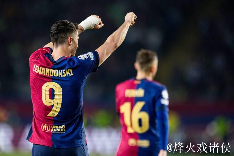 半场:巴萨0-1法兰克福,莱万进球无效,克瑙夫 半场:巴萨0-1法兰克福,莱万进球无效,克瑙夫