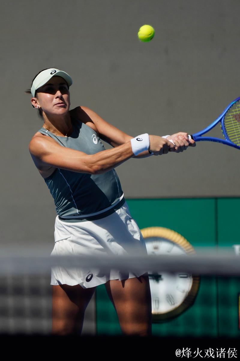 高芙2-1逆转本西奇 中网九连胜晋级女单八强 高芙2-1逆转本西奇 中网九连胜晋级女单八强